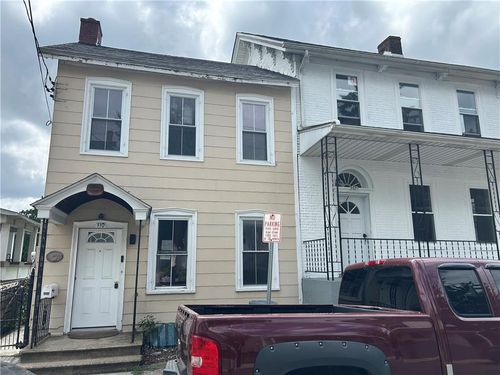 110 Front St, CATASAUQUA, PA, 18032-1940 | Card Image