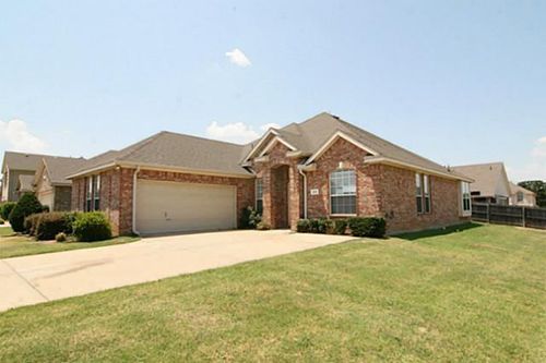 300 Wallford Lane, Lake Dallas, TX, 75065 | Card Image