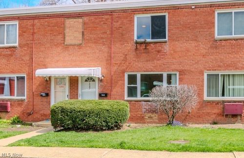 1543 Severn Ln, Wickliffe, OH, 44092-1054 | Card Image