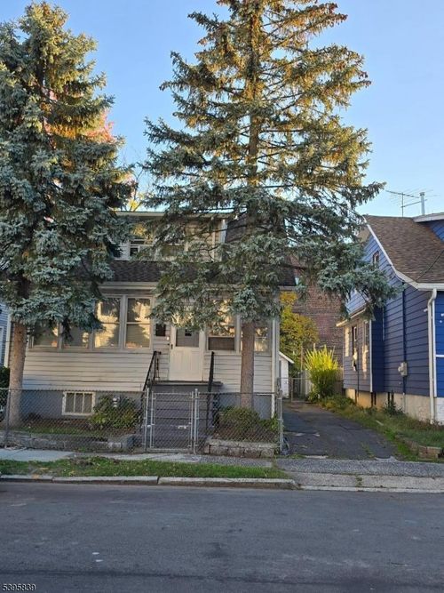 16 Spencer St, Newark, NJ, 07106-2611 | Card Image