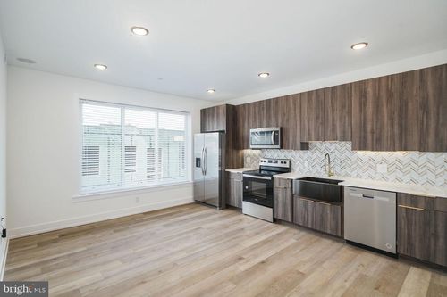 a-2000 N Front St, PHILADELPHIA, PA, 19122-1817 | Card Image