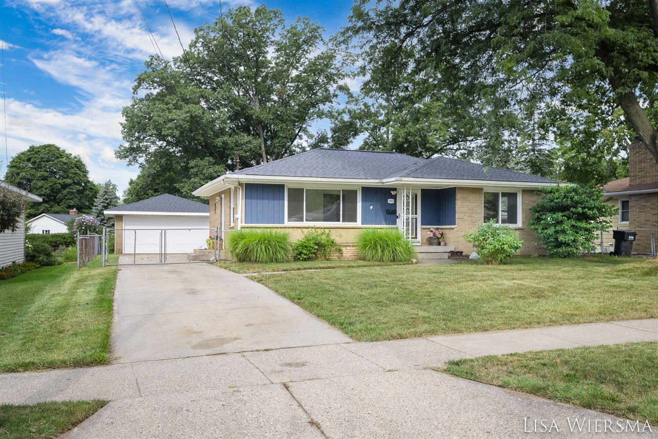 Boone Ave, Wyoming, MI 49519