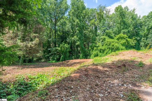 15 Meadow Crest Cir, Greenville, SC, 29609-3901 | Card Image