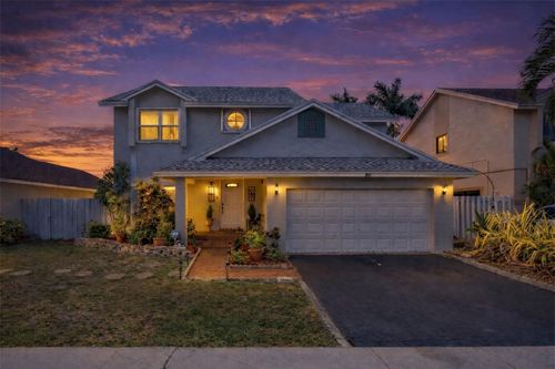 961 Sw 98th Ave, Pembroke Pines, FL, 33025-3697 | Card Image