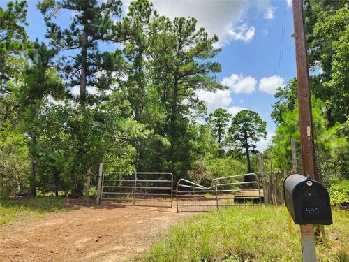 445 Pine Valley Loop, Smithville, TX, 78957-2252 | Card Image