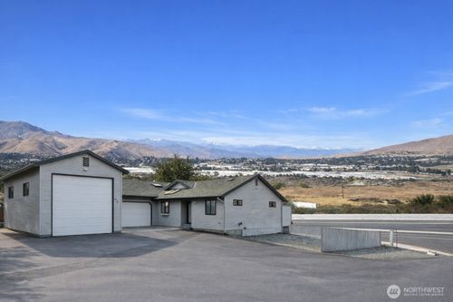 326 Goldcrest St, East Wenatchee, WA, 98802-9582 | Card Image