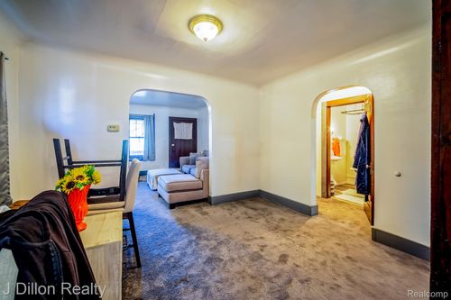 1070 2nd St, Wyandotte, MI, 48192-3237 | Card Image