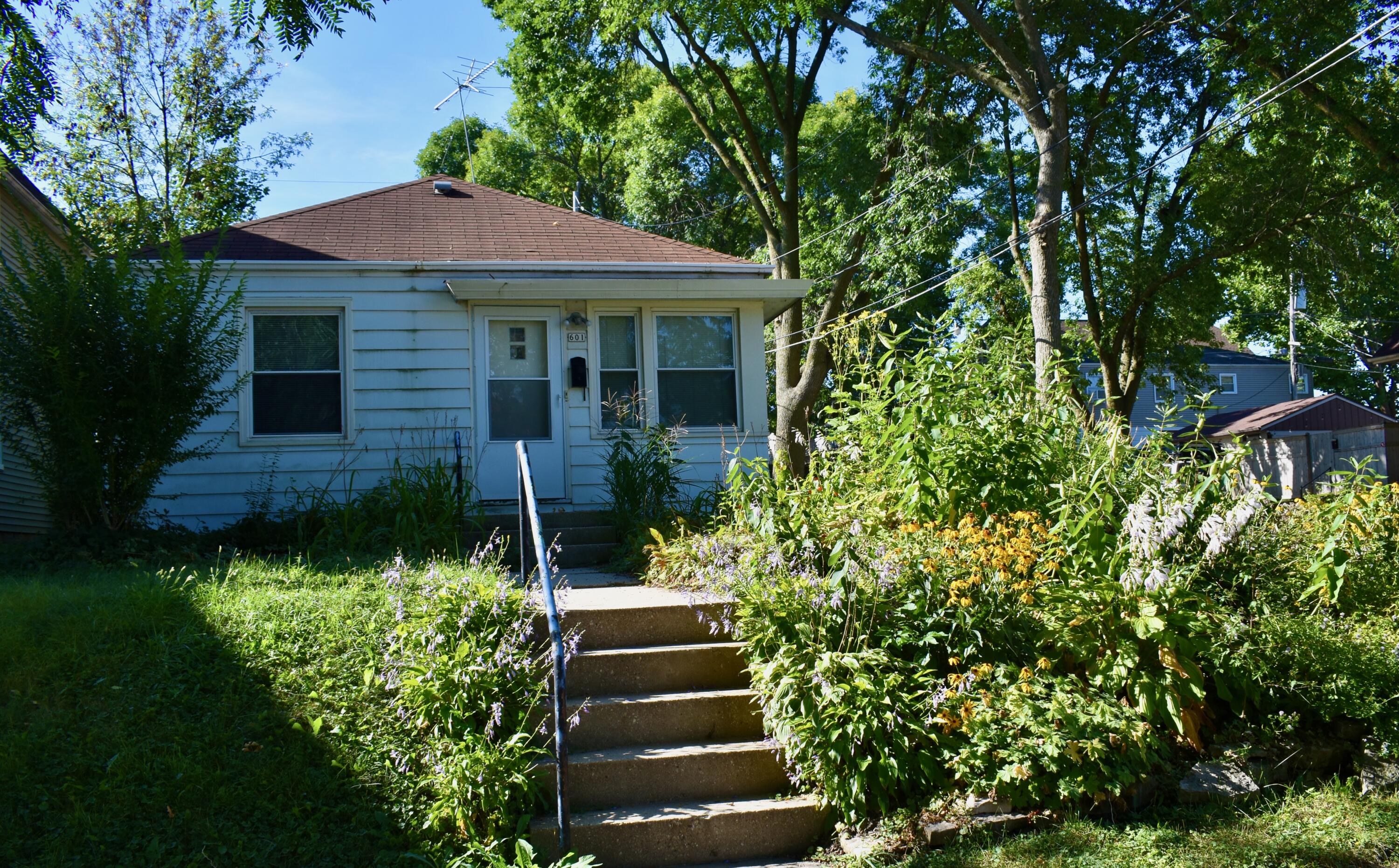Russell Ave, Milwaukee, WI 53207