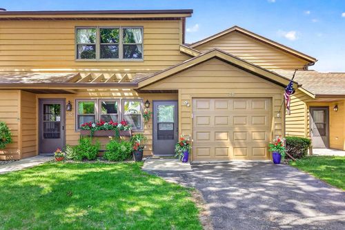 29-1135 Manor Drive, NEENAH, WI, 54956 | Card Image