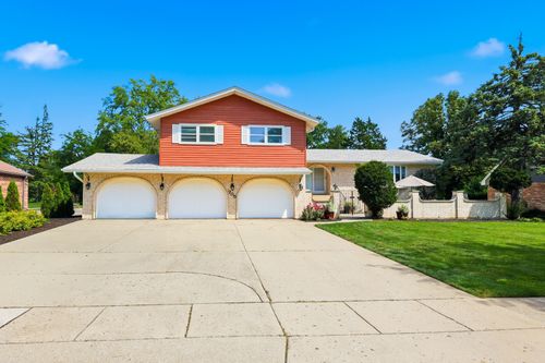 705 Ruskin Dr, Elk Grove Village, IL, 60007-3360 | Card Image