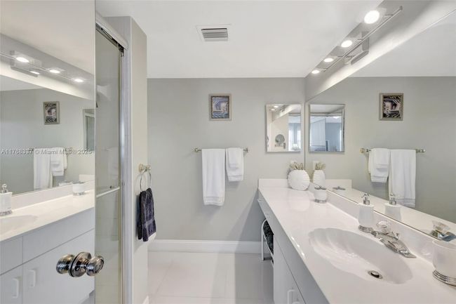 APT-908 - 2334 S Cypress Bend Dr, Condo with 3 bedrooms, 2 bathrooms and null parking in Pompano Beach FL | Image 16