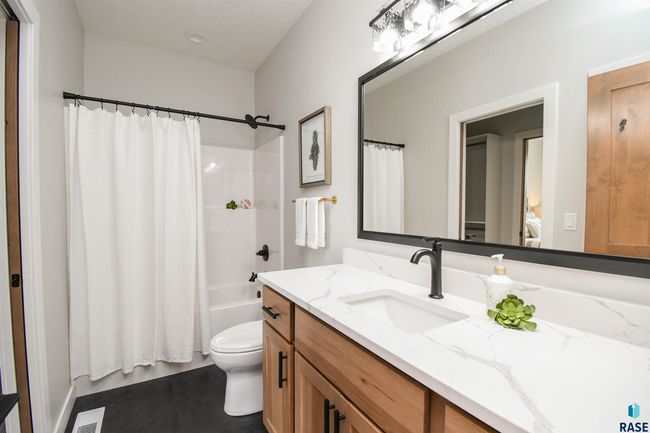 6504 E Hawker Trl, House other with 5 bedrooms, 4 bathrooms and null parking in Sioux Falls SD | Image 46