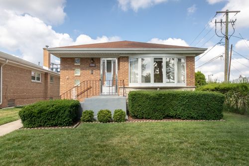 7540 N Nora Ave, Niles, IL, 60714-3742 | Card Image