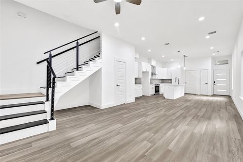 3330 Francis St, Houston, TX, 77004-3500 | Card Image