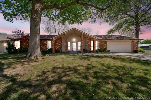 1613 Marietta St, Pryor, OK, 74361-8069 | Card Image