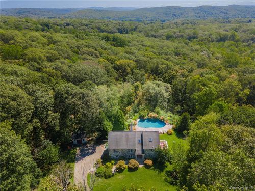 986 Cliff Ave, Yorktown Heights, NY, 10598-6030 | Card Image