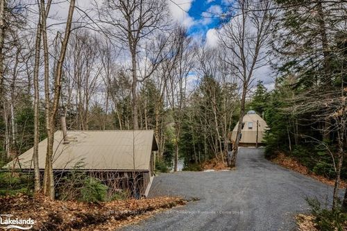 1075 Blue Lake Rd, Huntsville, ON, P1H2J6 | Card Image