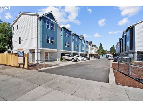 15061 Se Division St, Portland, OR, 97236-2338 | Card Image