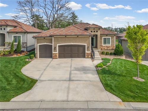 2110 Ashurst Dr, Lee's Summit, MO, 64081 | Card Image