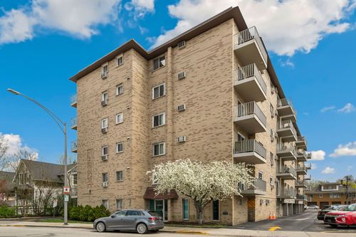 6i-300 Circle Ave, Forest Park, IL, 60130-1667 | Card Image