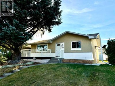 4827 45 St, House other with 3 bedrooms, 2 bathrooms and 4 parking in Innisfail AB | Image 1