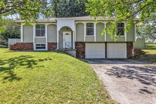 7413 Loma Vista Dr, Kansas City, MO, 64138-4038 | Card Image
