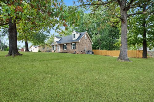 147 Saratoga Dr, Clarksville, TN, 37042-3670 | Card Image