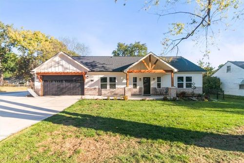 210 Sw 7th St, Oak Grove, MO, 64075-9446 | Card Image