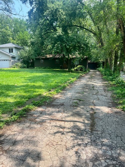 6205 Belmont Rd, Downers Grove, IL, 60516-1639 | Card Image