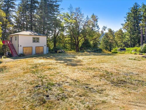 170 Oakcrest Dr, Garberville, CA, 95542-3523 | Card Image