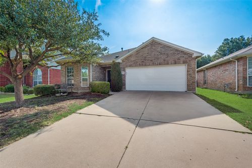 5832 Center Ridge Dr, Fort Worth, TX, 76131-2097 | Card Image