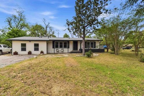 605 W 11th St, Elgin, TX, 78621-2002 | Card Image