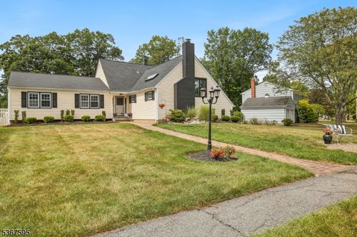 8 Deauville Dr, Parsippany, NJ, 07054-4012 | Card Image