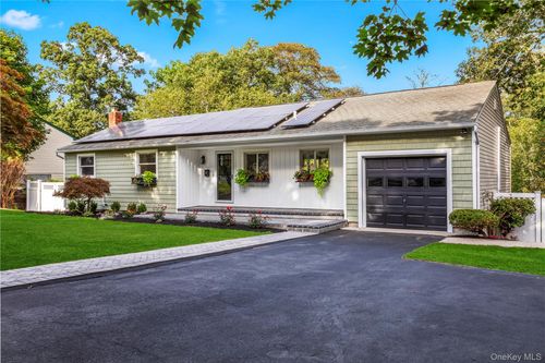 19 Mott Dr, Bellport, NY, 11713-2417 | Card Image