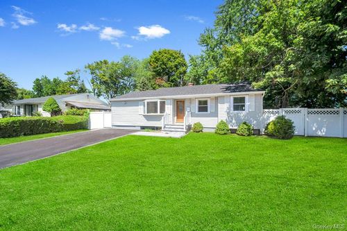 15 Rugby St, Brentwood, NY, 11717-1808 | Card Image