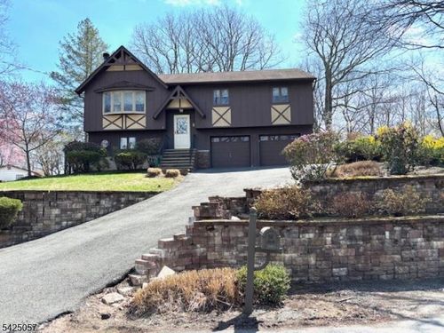 8 Loyola Ct, Hopatcong, NJ, 07843-1728 | Card Image