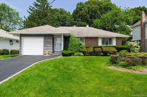 531 Surrey Pl, Oceanside, NY, 11572-2623 | Card Image