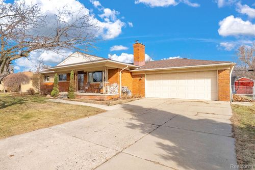 8133 Southfield Dr, Shelby Township, MI, 48316-3645 | Card Image