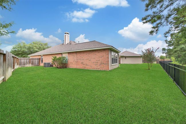 There's plenty of backyard space for the kids and pets to play! The side yard is another space to set up a playset in the yard. | Image 28
