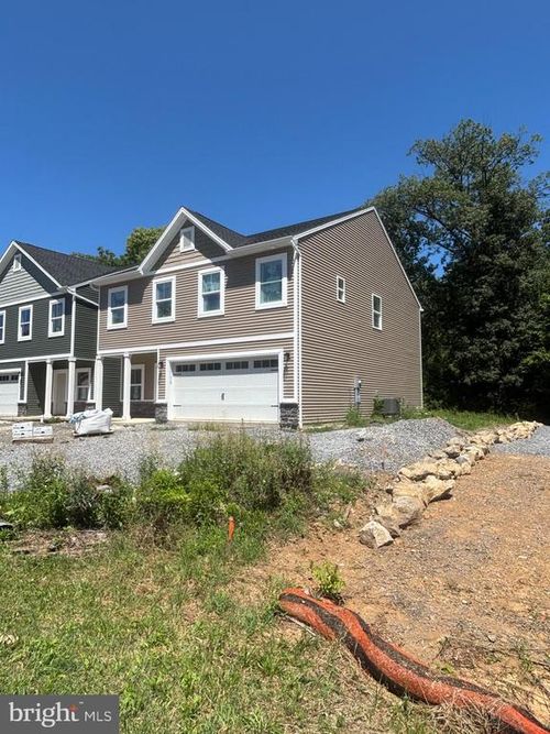 1079 Dianne Dr, WAYNESBORO, PA, 17268-8520 | Card Image