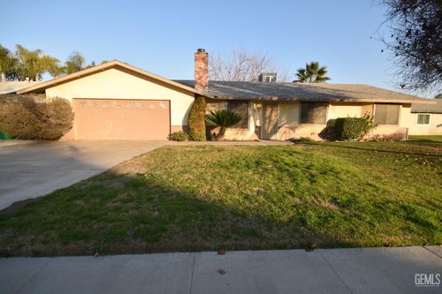 9308 Bit Street, Bakersfield, CA, 93307 | Card Image