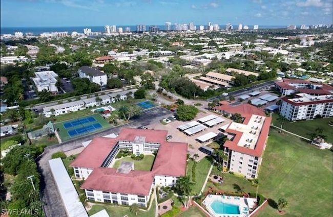 APT-307 - 53 High Point Cir W, Condo with 2 bedrooms, 2 bathrooms and 1 parking in NAPLES FL | Image 4
