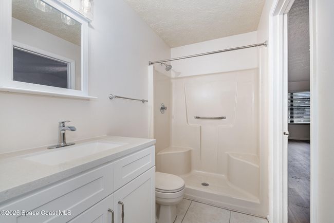 Primary bathroom | Image 4