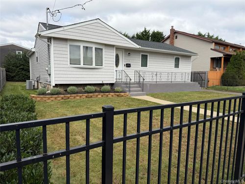 218 Alhambra Ave, Lindenhurst, NY, 11757-6504 | Card Image