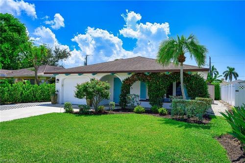 686 95th Ave, Naples, FL, 34108-2455 | Card Image