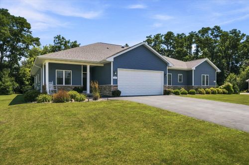 490 Meadowlark Ln E, Green Lake, WI, 54941-8835 | Card Image