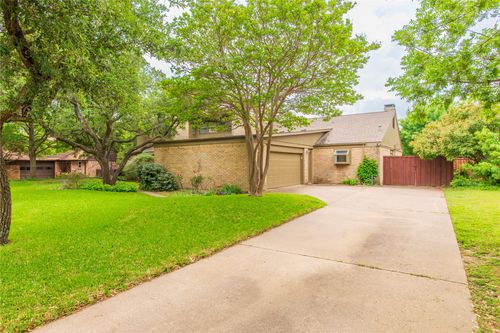2405 Springpark Way, Richardson, TX, 75082-4617 | Card Image