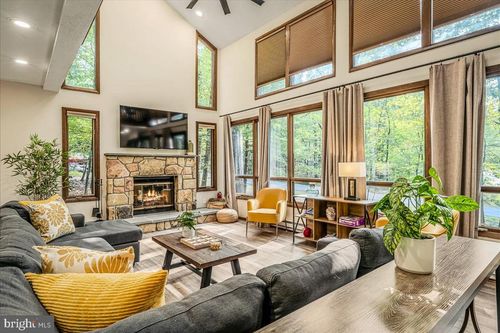 1119 Kensington Dr, East Stroudsburg, PA, 18301-6793 | Card Image