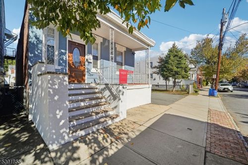27 Naples Ave, Belleville, NJ, 07109-1121 | Card Image
