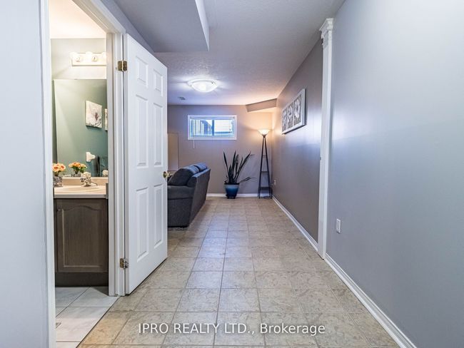 182 Highbury Dr, House attached with 3 bedrooms, 3 bathrooms and 4 parking in Stoney Creek ON | Image 18